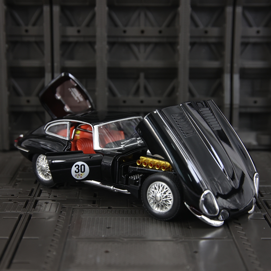 1: 24 simulation Jaguar E-Type - огляд і ціна Car Care