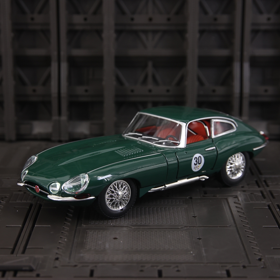 1: 24 simulation Jaguar E-Type - огляд і ціна Car Care