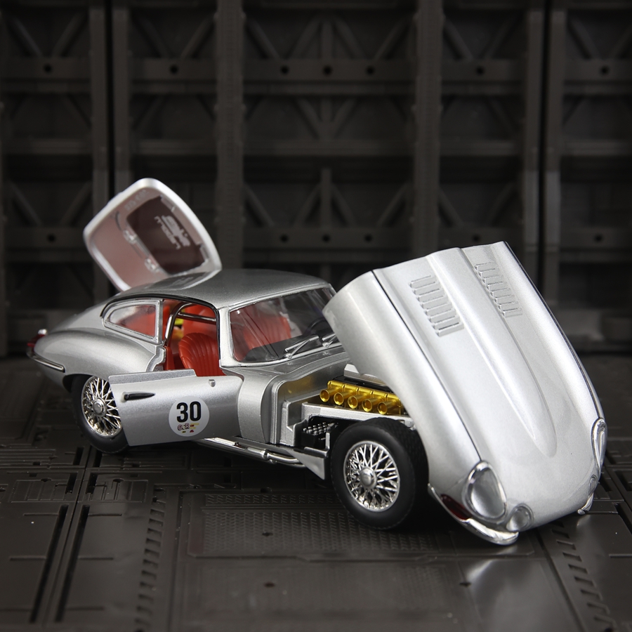 1: 24 simulation Jaguar E-Type - огляд і ціна Car Care